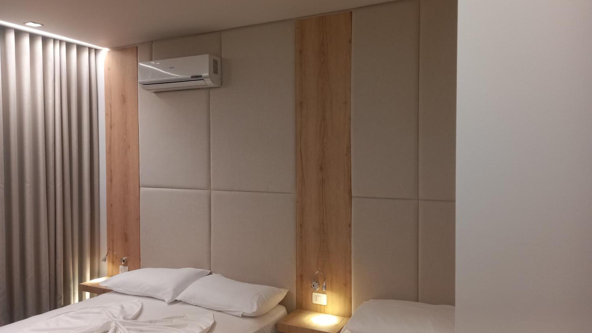 Hotel Aglon Vlorë Buitenkant foto